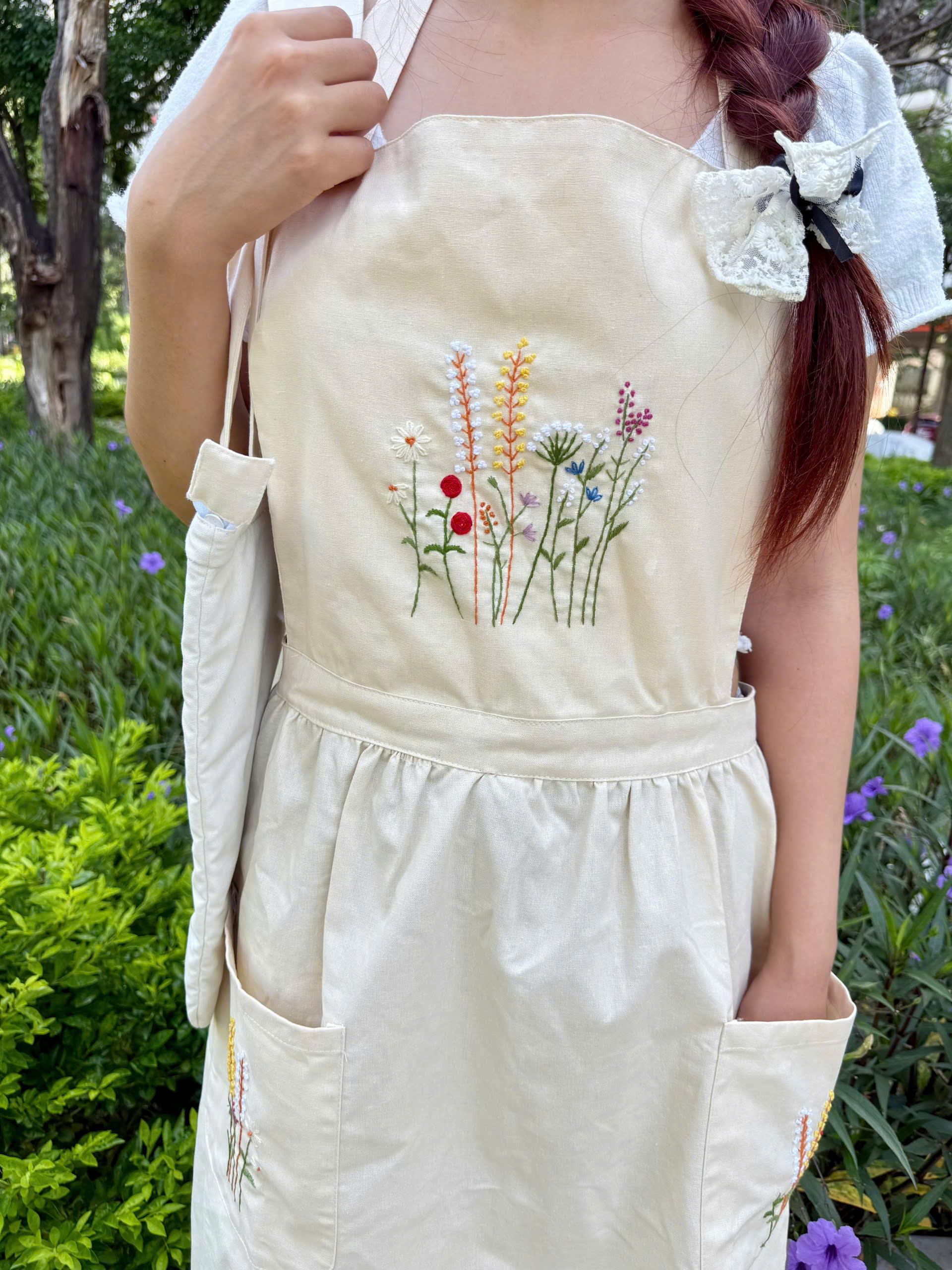 手刺繍のレディースエプロン、パーソナライズされたエプロン、フラワー