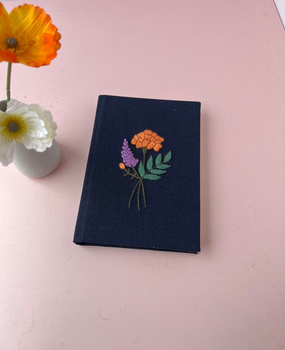 誕生月の花刺繍ノート A5 A6、パーソナライズされた手刺繍の花柄ノート