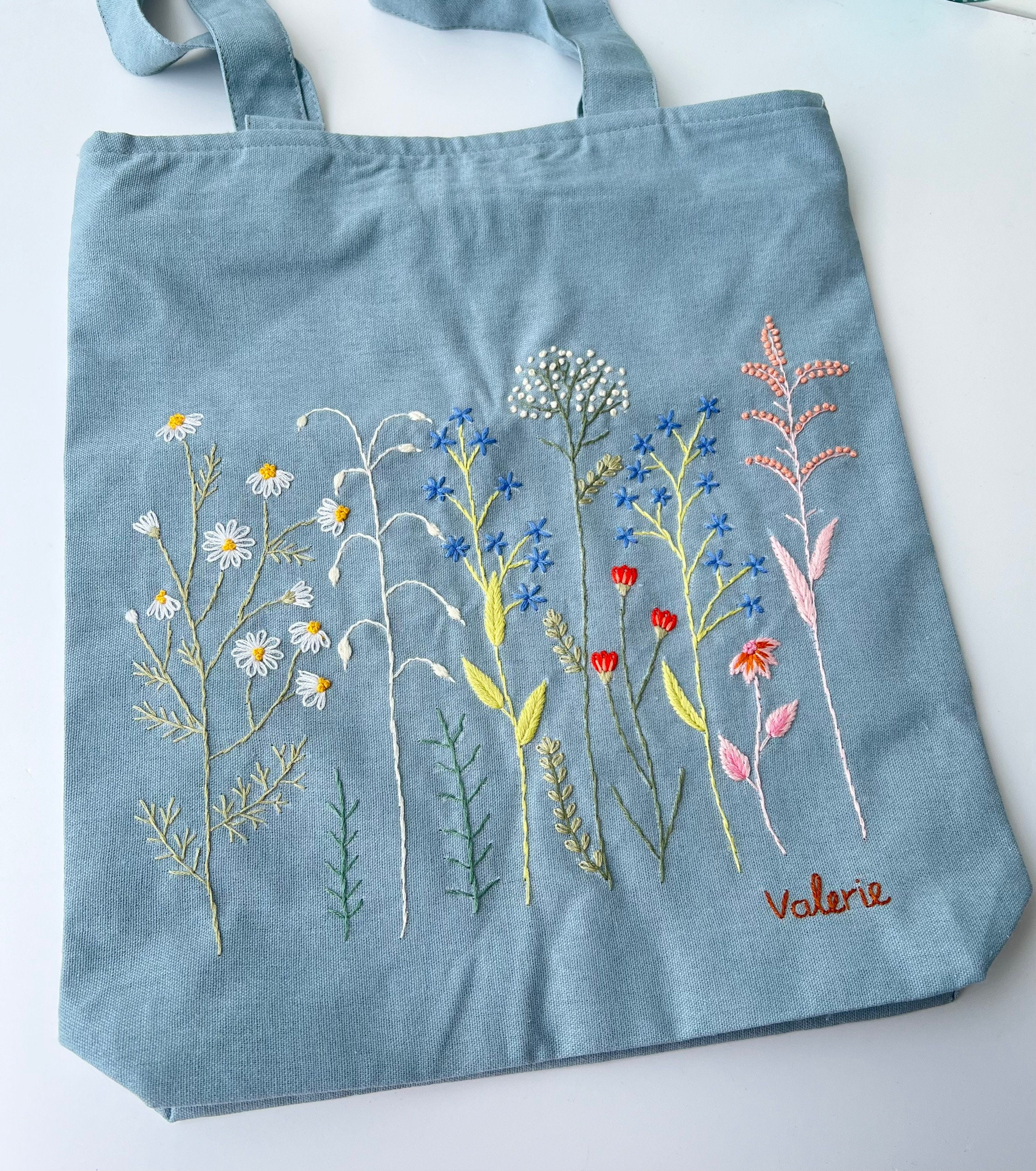 花の庭の刺繍入りリネントートバッグ、ジッパーとポケット付き