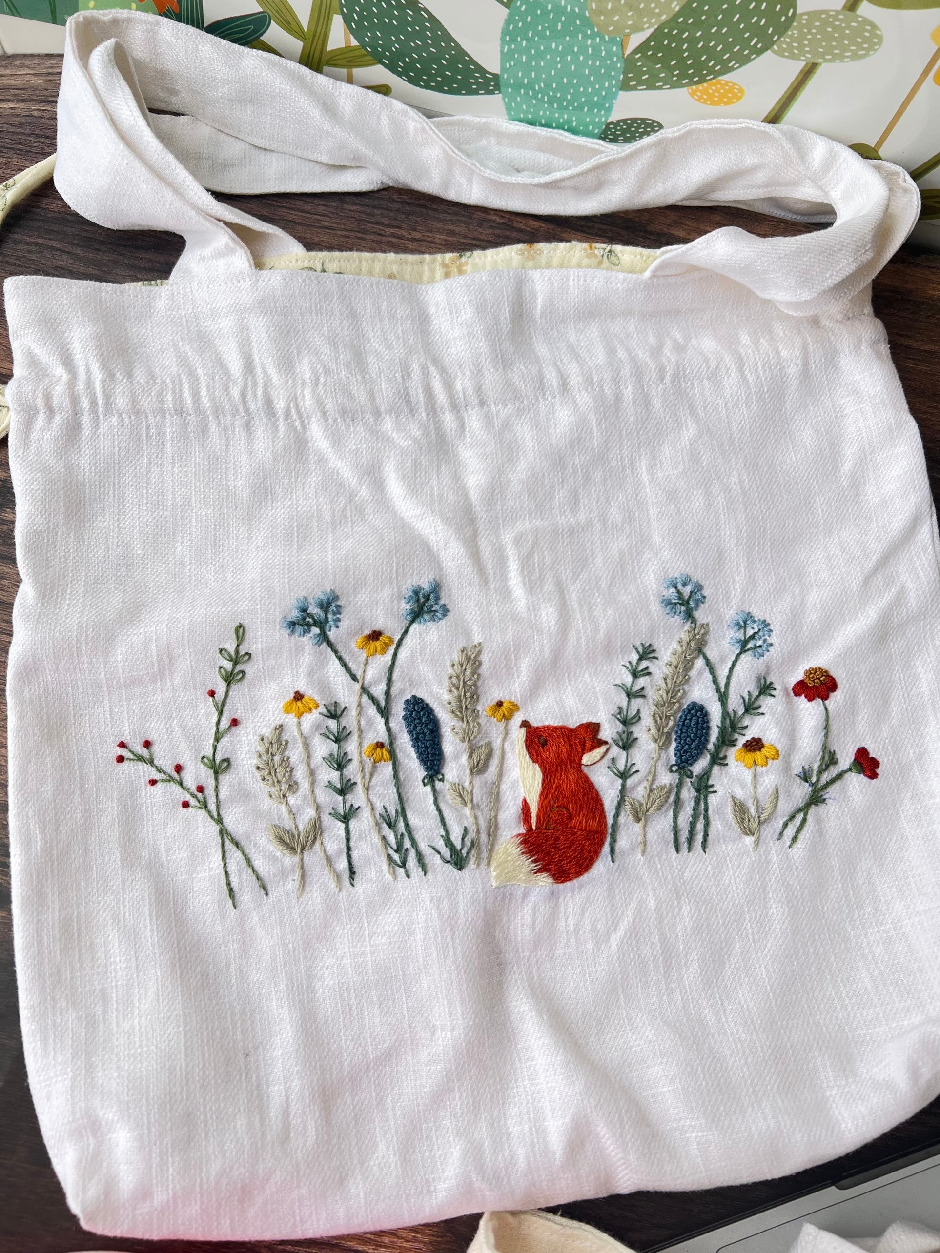 キツネと花の刺繍入りリネン トートバッグ、ショルダーバッグ