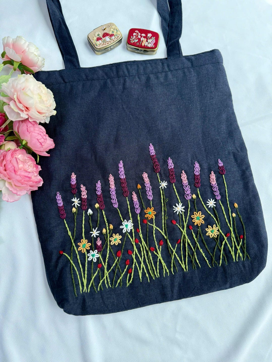 ラベンダーガーデン刺繍入りリネントートバッグ、ジッパーとポケット