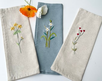 Geborduurde rustieke linnen placemats, gepersonaliseerde bloemen handgeborduurde placemats, wasbare placemats rechthoekig, boho woondecoratie
