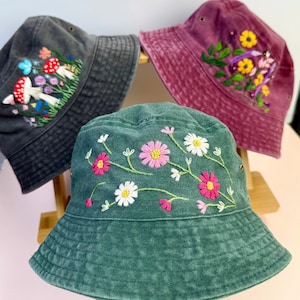 Benutzerdefinierte Handstickerei Blumeneimer Hut, Gänseblümchen gestickter Eimer, Waschbaumwollhut, handgemachter Sommerhut, Hut für Frauen, benutzerdefinierter Eimerhut
