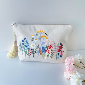 Personalized Hand Embroidered Cosmetic Bag, Flower Pouch, Linen Bag, Handmade Makeup Bag, Bridesmaid Gift,Linen Coin Purse,Embroidery Bag