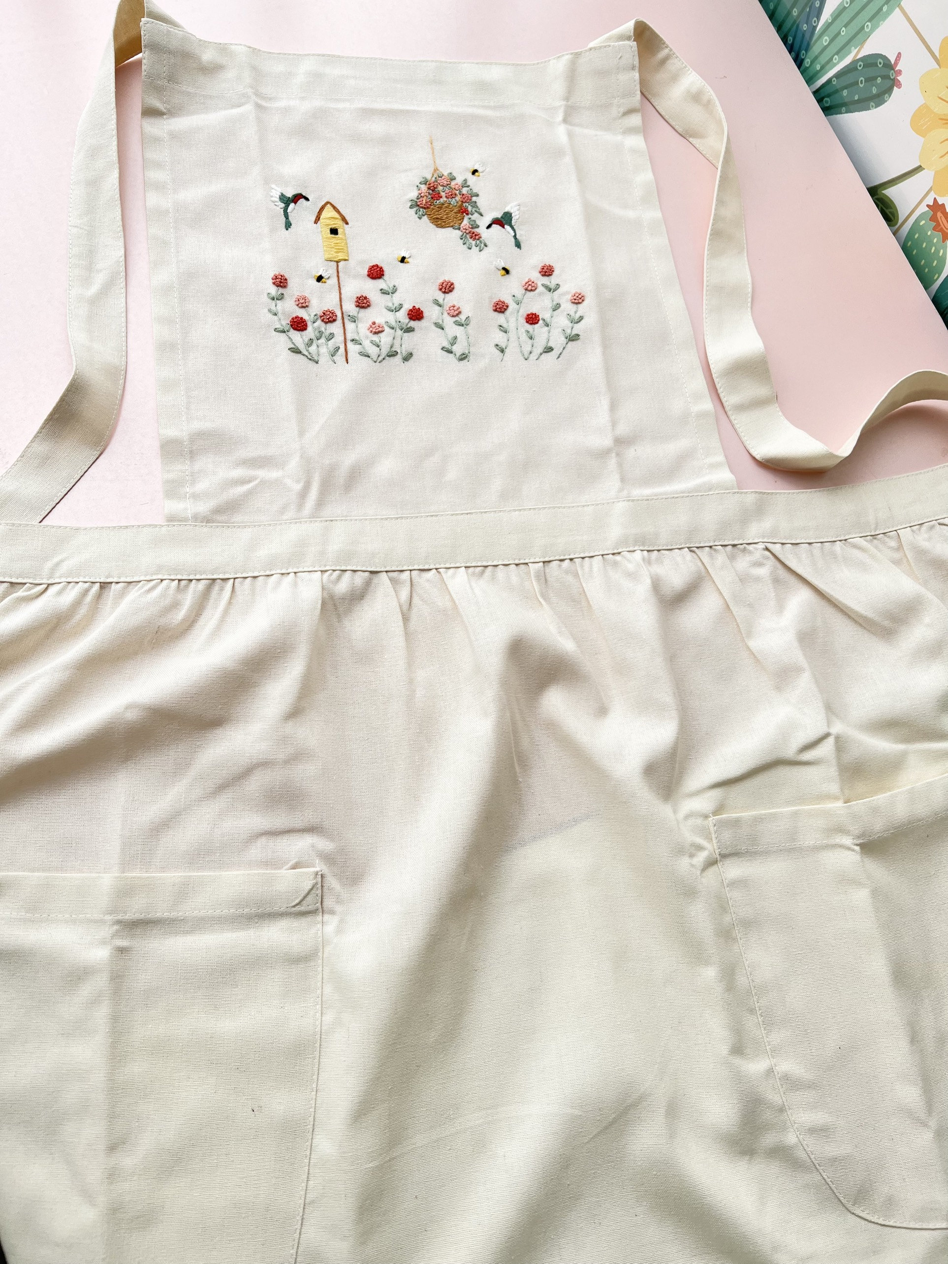 花と鳥の巣の手刺繍エプロン女性用、花刺繍エプロン、リネンエプロン