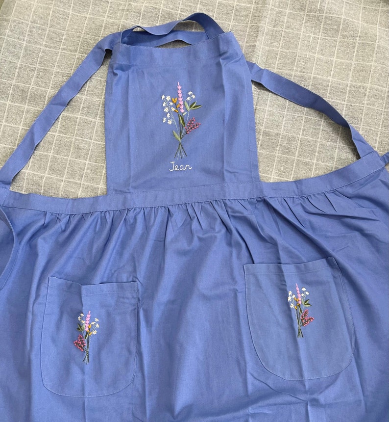 Floral Embroidered Apron For Women, Personalized Hand-Embroidered Apron, Linen Cotton Apron, Flower Embroidery Linen Apron, Custom Apron zdjęcie 1