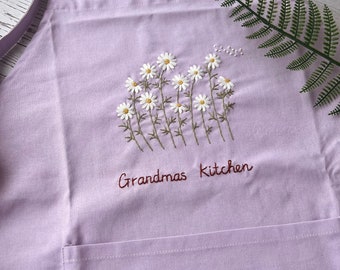 Delantal bordado de flores silvestres para mujer, delantal bordado a mano personalizado, delantal de algodón de lino, delantal de lino bordado de flores, delantal personalizado
