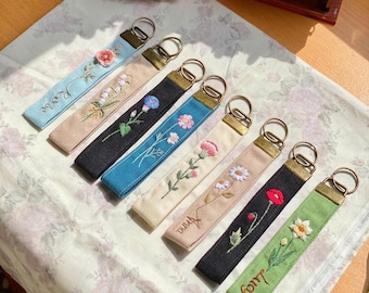 Gestickter Geburtsmonat Blumen-Handgelenk-Lanyard-Schlüsselbund, handgemachter Schlüssel, Blumen-Schlüsselanhänger, personalisiertes Geschenk, individuelles Geschenk, Geschenk für sie.