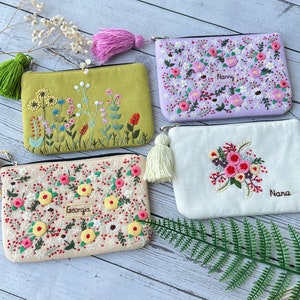 Personalized Hand Embroidered Flower Pouch, Rose Linen Wallet, Handmade Makeup Bag, Bridesmaid Gift, Linen Coin Purse, Rose Embroidery Bag zdjęcie 3