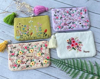 Bolsa de flores bordada a mano personalizada, billetera de lino rosa, bolsa de maquillaje hecha a mano, regalo de dama de honor, monedero de lino, bolsa de bordado de rosas