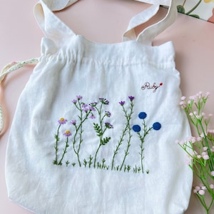Bloementuin geborduurde linnen draagtas met trekkoord, schoudertas, draagtas madeliefje, handgeborduurde draagtas, gepersonaliseerde tas, boodschappentas