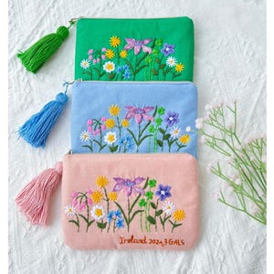 Pochette personnalisée brodée à la main avec fleurs, Portefeuille en lin, Trousse de maquillage faite main, Cadeau de demoiselle d'honneur, Porte-monnaie en lin, Pochette marguerite à broder