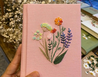 Cuaderno de diario personalizado A6 A5, Cuaderno bordado a mano de flores silvestres, Tapa dura de tela, Diario de margaritas, Cuaderno hecho a mano, Diario personalizado