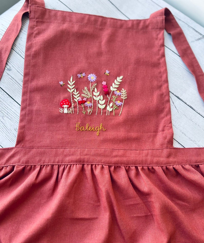 Personalized Hand Embroidered Apron Women, Floral Garden Embroidered Apron, Linen Apron, Gardening Apron,Kitchen Apron,Bee Apron,Daisy Apron image 3