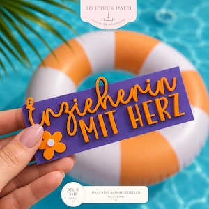 May include: A rectangular purple 3D printed sign featuring the orange text "Enzieherin MIT HERZ" and an orange flower icon with a white centre. The sign includes a top label reading "3D DRUCK DATEI" and a bottom label stating "INKLUSIVE KOMMERZIELLER NUTZUNG".