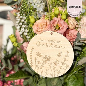 Laserdatei Garten Schild wir sind im Garten ( ich ) Blumen Illustrationen Loop Dekoration Lasergravur SVG Deko Laserdatei + Gewerbelizenz