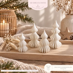 Op de afbeelding: Vier witte, 3D-geprinte decoratieve kerstbomen met een geribbeld, verticaal ontwerp. De bomen variëren in hoogte en staan op een lichthouten dienblad. De afbeelding bevat de tekst 3D DRUCK DATEI, DIGITALER DOWNLOAD, STL & 3MF DATEI en INKLUSIVE KOMMERZIELLER NUTZUNG.