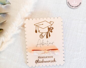 May include: A wooden card with a scalloped edge, featuring a laser-cut design of a graduation cap and scroll. The card reads "Abitur" and "Herzlichen Glückwunsch".
