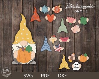 Może przedstawiać: Interchangeable Gnome SVG, PDF i DXF pliki do cięcia. Gnom jest żółty w białe kropki i z czerwoną i zieloną dynią. Inne wymienne elementy to duch, arbuz, gwiazda, stożek, serce, płatek śniegu, koniczyna, kwiat, laska cukrowa i kapelusz.