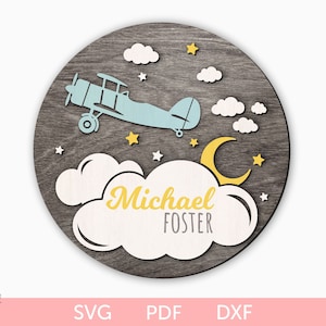 Flugzeug Nursery Zeichen svg, Baby Namensschild svg, Flugzeug Kindergarten Namensschild svg, Flugzeug in Wolken rundes Zeichen svg, Nursery hölzernes Laser-Schnittzeichen