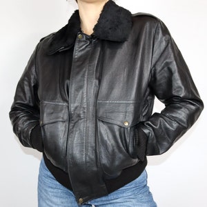 vintage années 80 90 VERA PELLE veste en cuir veste pilote bomber veste col en fourrure noire fausse fourrure S