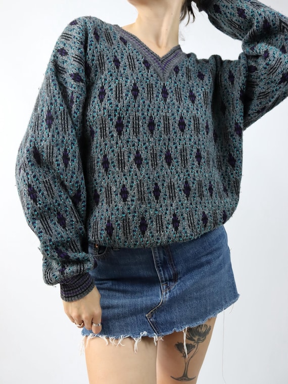 Vintage 80s 90s NEW CLASSIC Sweater Wool V-neck Gray Purple