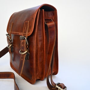 Handtasche aus Leder, Umhängetasche, Schultertasche, Tasche mit Schnallen, Büffelleder, Handmade, Braun Bild 4