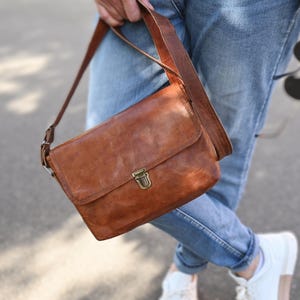 Handtasche aus Leder | Handgenähte Umhängetasche "Kali" | Handtasche Leder Braun | Vintage Umhängetasche | Große Clutch aus Leder