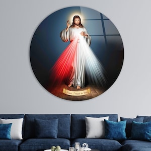 Puede incluir: Una imagen redonda y colorida de Jesucristo con una túnica blanca y rayos de luz rojos y blancos que emanan de su pecho. La imagen está sobre un fondo azul oscuro e incluye el texto "Jesús, confío en ti".