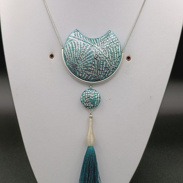 Collier long double pendentif à motif craquelé bleu turquoise et argent à chaine serpent et pompon