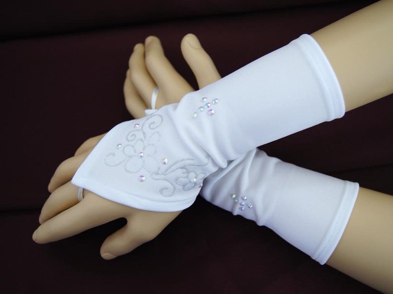 Handschuhe Kommunionhandschuhe Mädchen Stulpen Fingerlinge weiss Blumenmuster+Kreuz