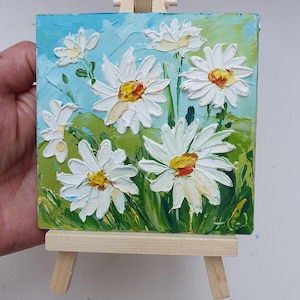 Pintura de margaridas 4" por 4" Pintura a óleo original com tripé de madeira Paisagem com margaridas Arte Impasto Pintura a óleo Floral Arte em miniatura