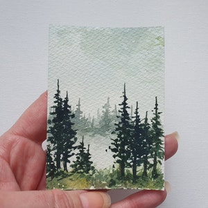 ACEO Mountain Foggy Pine Forest Painting 2,5"-3,5" Originale Acquerello Pacific Northwest Mountain Landscape Oregon Misty Pine Trees Artwork