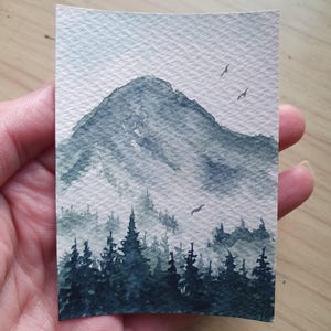 ACEO Smoky Mountain Pine Forest Painting 2,5"-3,5" Originale Acquerello Pacific Northwest Mountain Landscape Oregon Misty Pine Trees Artwork