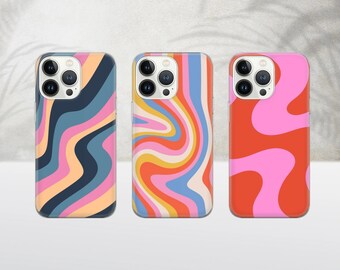Puede incluir: Tres fundas de teléfono coloridas con diseños retro ondulados. Las fundas presentan patrones vibrantes en tonos de azul, rosa, naranja y amarillo. Cada funda tiene un diseño diferente, ofreciendo una variedad de opciones estéticas.