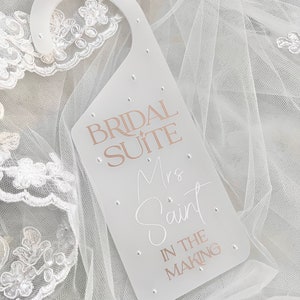 Braut Türhänger, Geschenk für die Braut, Hochzeitssuiten, Braut, die Bereitschaftsbügel, Braut im Gange, Hochzeitshotel nicht stören, Hochzeitstag