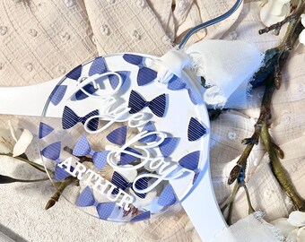 Etiqueta de acrílico personalizada para colgar en la boda: pajarita, paje, niña de las flores
