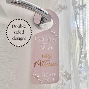 Braut Türschild, Geschenk für die Braut, Bitte nicht stören, Braut wird fertig Kleiderbügel, Braut in Bearbeitung Mr & Mrs Schild, Hochzeitstag, Braut Anzug