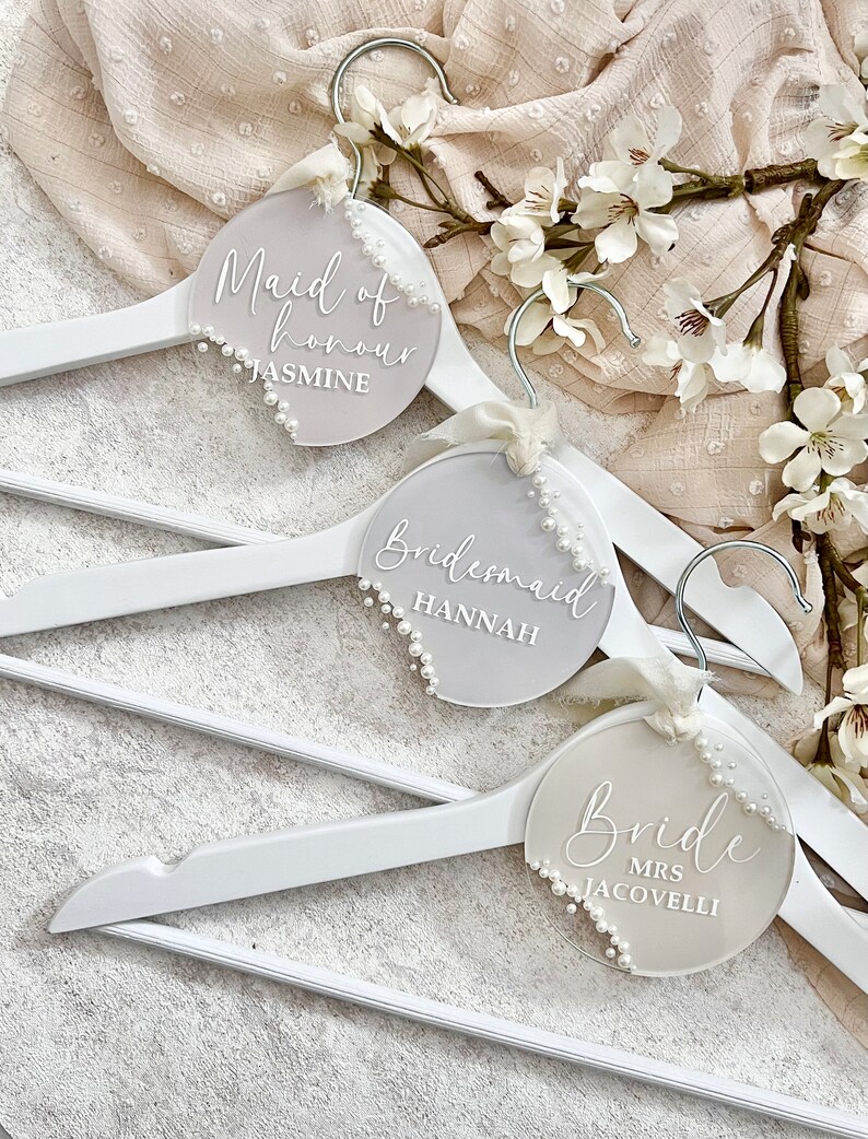 Personalised Wedding Hanger, Hanger Tag, Pearl Wedding Accessories, Acrylic Hanger Tag, Bridesmaid, Maid of Honour, Gift for Bride image 3