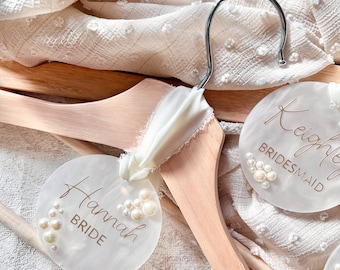 Personalisierte Perle Acryl Hochzeit Hanger Tag, Brautjungfer Geschenk