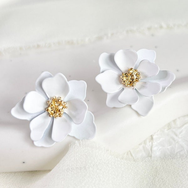 Earrings flowers, bridal earrings, white / gold or pink / gold, stud earrings, bridal jewelry, wedding bride, bridesmaid, ear jewelry women