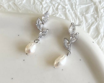 Bridal earrings, rose gold, silver, pearl jewelry, sparkling bridal jewelry, wedding jewelry, pearl stud earrings, bridesmaid, hanging earrings