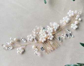 Bridal hair jewelry with pearl flowers, hair comb in gold, wedding bridal jewelry, bridal jewelry