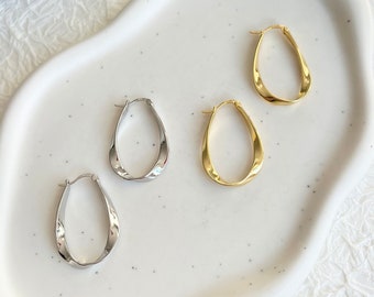 Ohrringe Creolen, Silber oder Gold, gedrehte ovale Kreolen, elegante Hängeohrringe, Hoops, Hoop Earrings, hochwertiger Schmuck Frauen