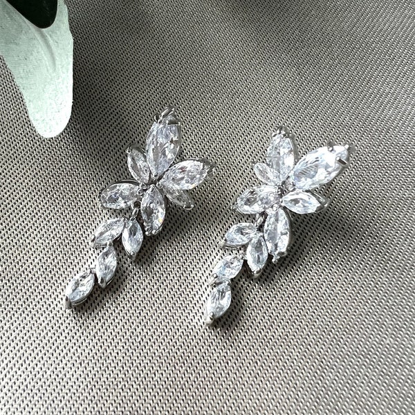Elegant bridal earrings, 3.5 cm length, sparkling cubic zirconia stones, gold, silver and rose gold, bridal jewelry, jewelry ear studs wedding