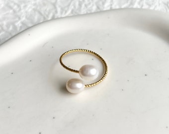 Ring, gold, fine white pearls, twisted finger jewelry, open, adjustable filigree finger ring, classic women's ring, women's jewelry