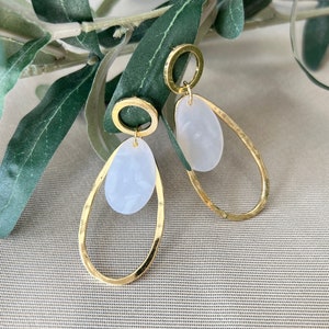 Long earrings gold and white, oval hanging earrings, elegant bridal earrings wedding, bridal earrings, bridal jewelry