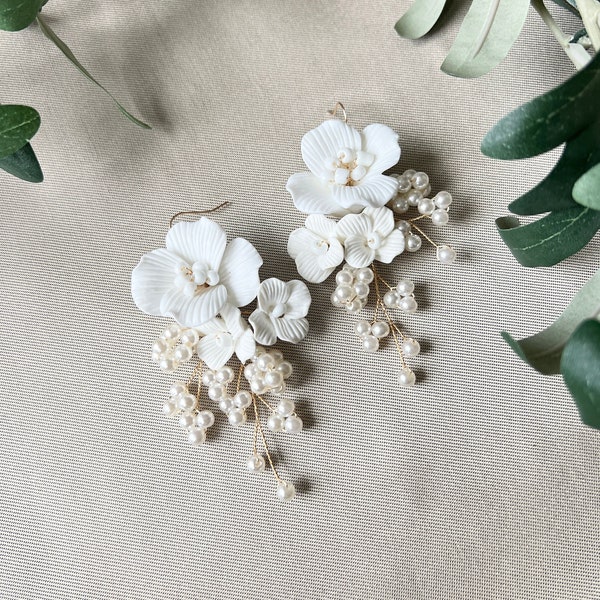 Bridal earrings, white and gold, large couture flowers, ceramic look, pearls, long hanging earrings, bridal jewelry, earrings, wedding jewelry