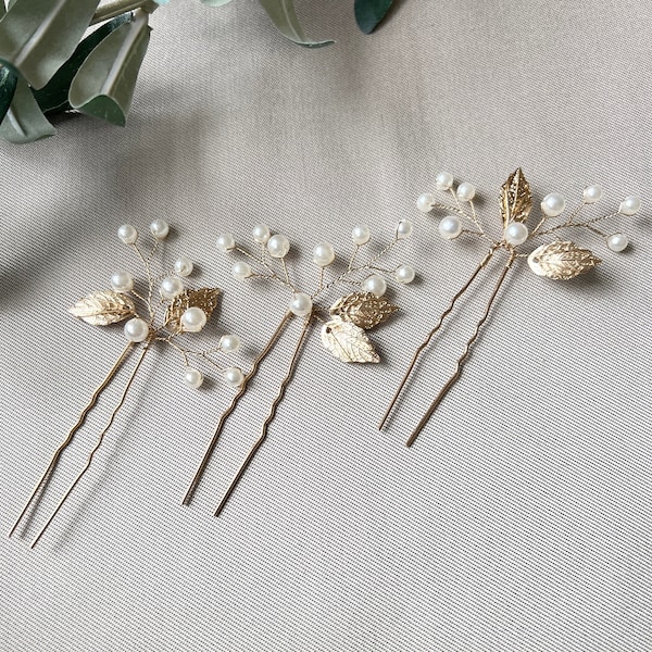 Bridal hair pins, set of 3 pieces, gold with white pearls, gold leaves, bridal jewelry, bridal hair accessories, bridesmaid, wedding jewelry