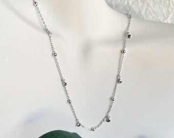 Plättchen Halskette, Silber, filigrane Plättchenkette, kurze Kette, modern, zarter Schmuck Frauen, Trend Layering Look